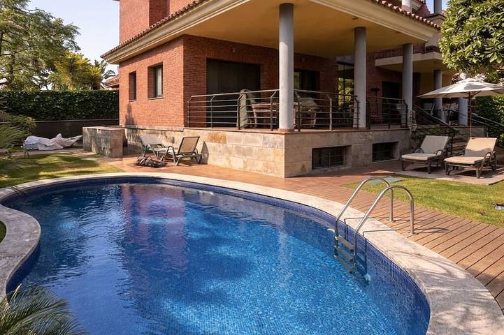 Chalet pour 12 personnes, avec jardin et jacuzzi ainsi que balcon et sauna à Salou