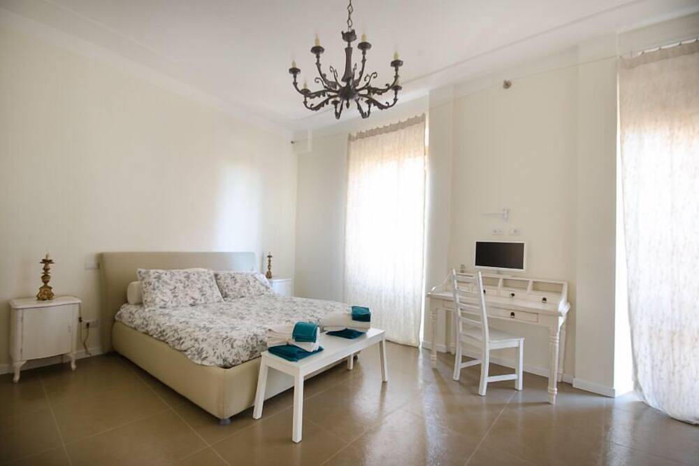 Entire apartment, Central 7 pax apartament Near The Colosseum! in Rome, Rome Province