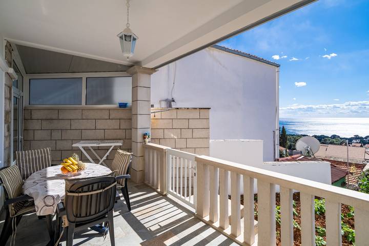 Ferienwohnung für 4 Personen, mit Balkon und Meerblick in Grad Dubrovnik
