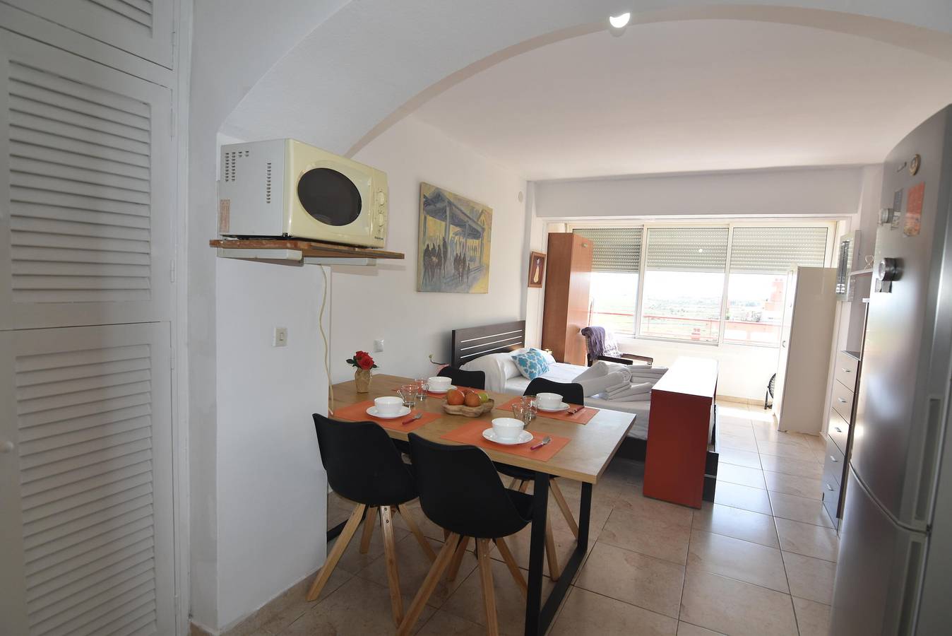 Estudio entero, ¡Encantador estudio en alquiler en Roses, Costa Brava! Capacidad para 3 personas, comodidades modernas, piscina, Wi-Fi gratuito, cerca de la playa. in Santa Margarida, Roses