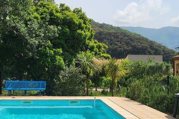 Cottage pour 2 personnes, avec piscine et jardin à Reynès