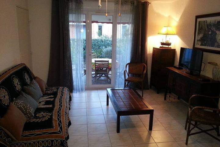 Gîte pour 4 personnes, avec piscine ainsi que jardin et terrasse à Gruissan - 2
