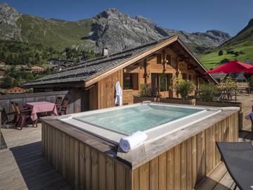 Chalet pour 11 personnes, avec terrasse et vue à Le Grand-Bornand