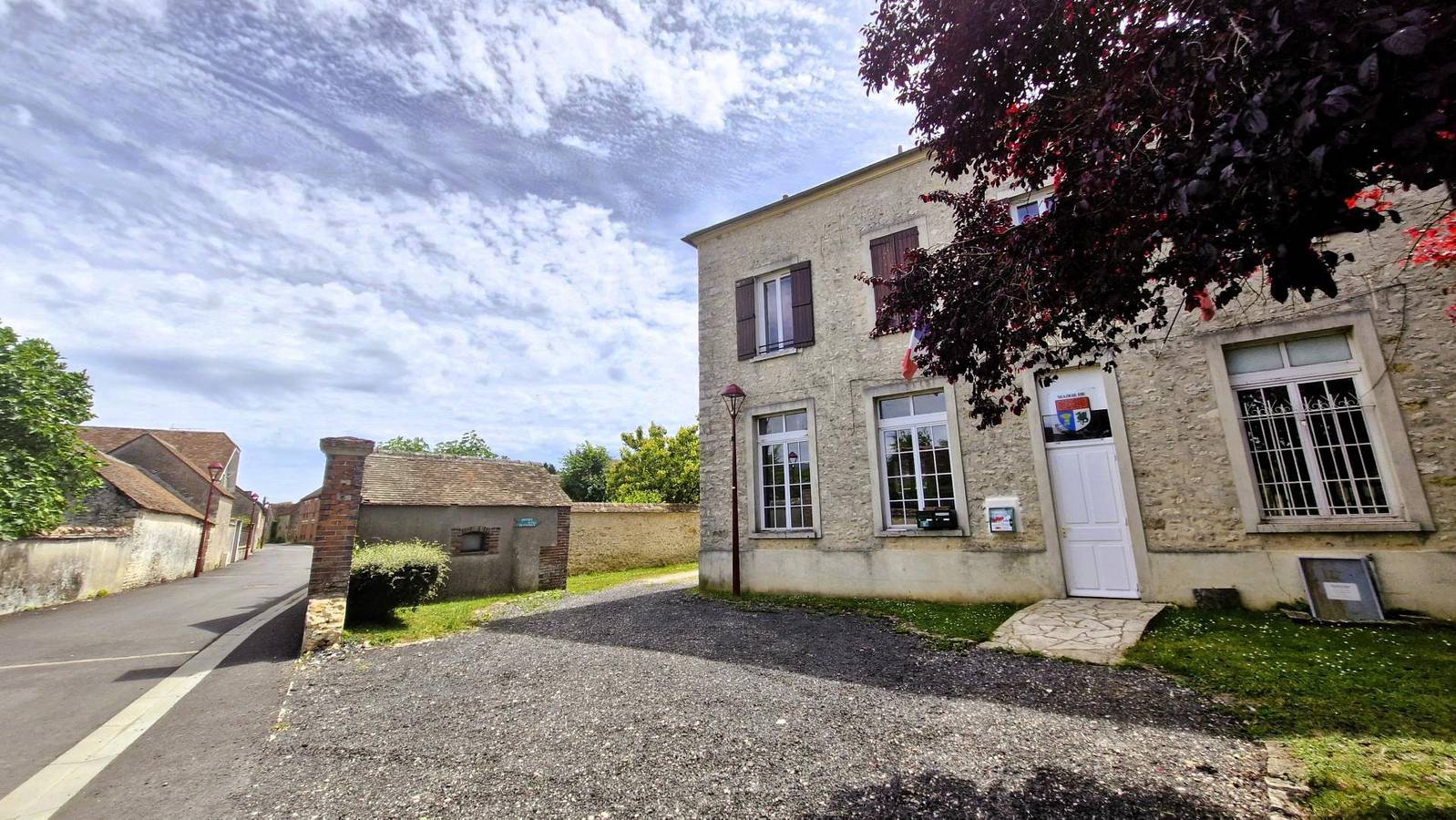 Gîte avec jardin, TV, WiFi et barbecue in Maisoncelles-en-Gâtinais, Seine-et-Marne