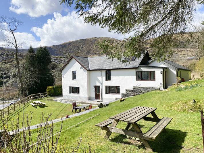 Cottage for 14 people, with Garden in Blaenau Ffestiniog