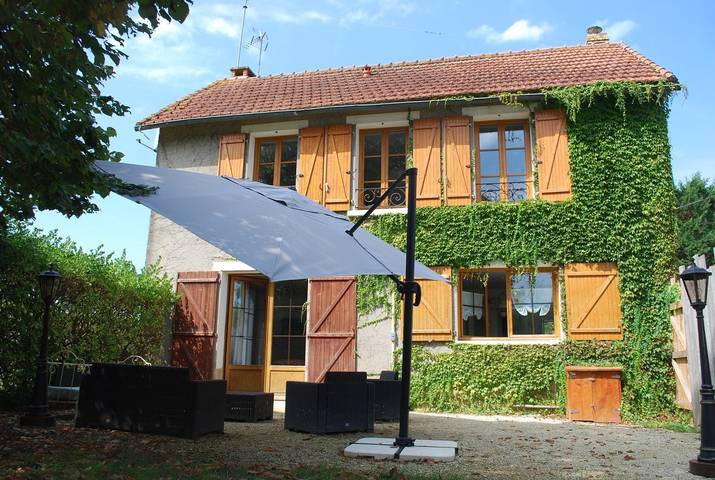 Gîte pour 6 personnes, avec terrasse et jardin à Thurageau