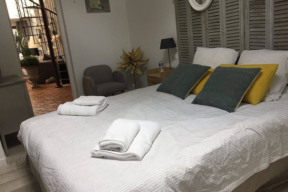 \"Suite 118\" Atypische Wohnung mit Terrasse und Spa in Lourmarin, Regionaler Naturpark Luberon