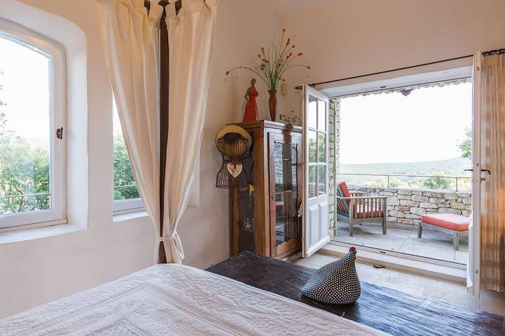 Mas en pierre avec vue exceptionnelle sur le Grand Luberon 4 * office tourisme in Bonnieux, Parc naturel régional du Luberon