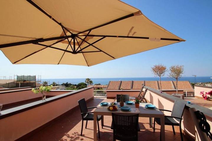Ferienwohnung für 4 Personen, mit Terrasse und Pool sowie Ausblick