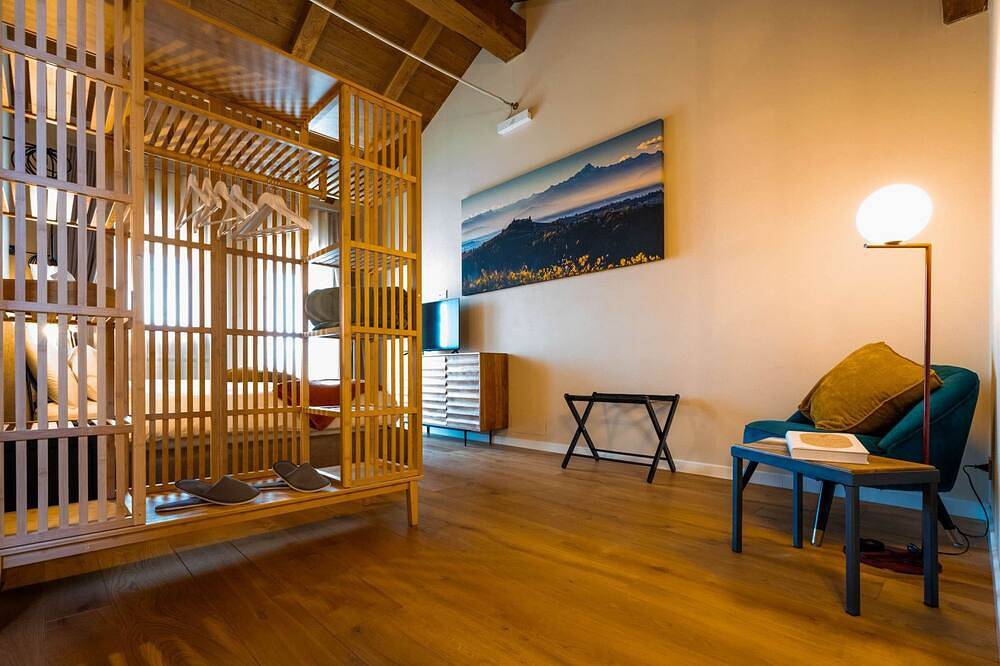 Junior Suite with Spa & Pool in Dogliani, Langhe