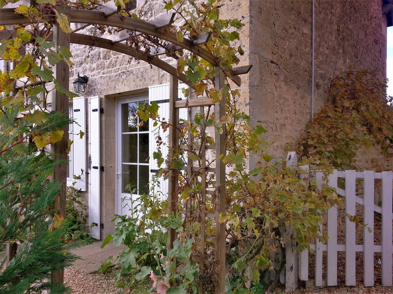Les Roses Tremieres in Saint-Vincent-la-Châtre, Région de Niort