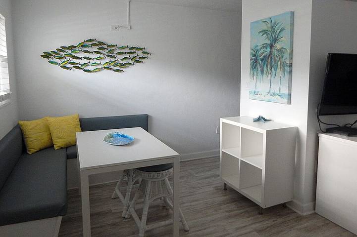 Vacation rental for 4 people, with yard and balcony as well as pool in Key Colony Beach