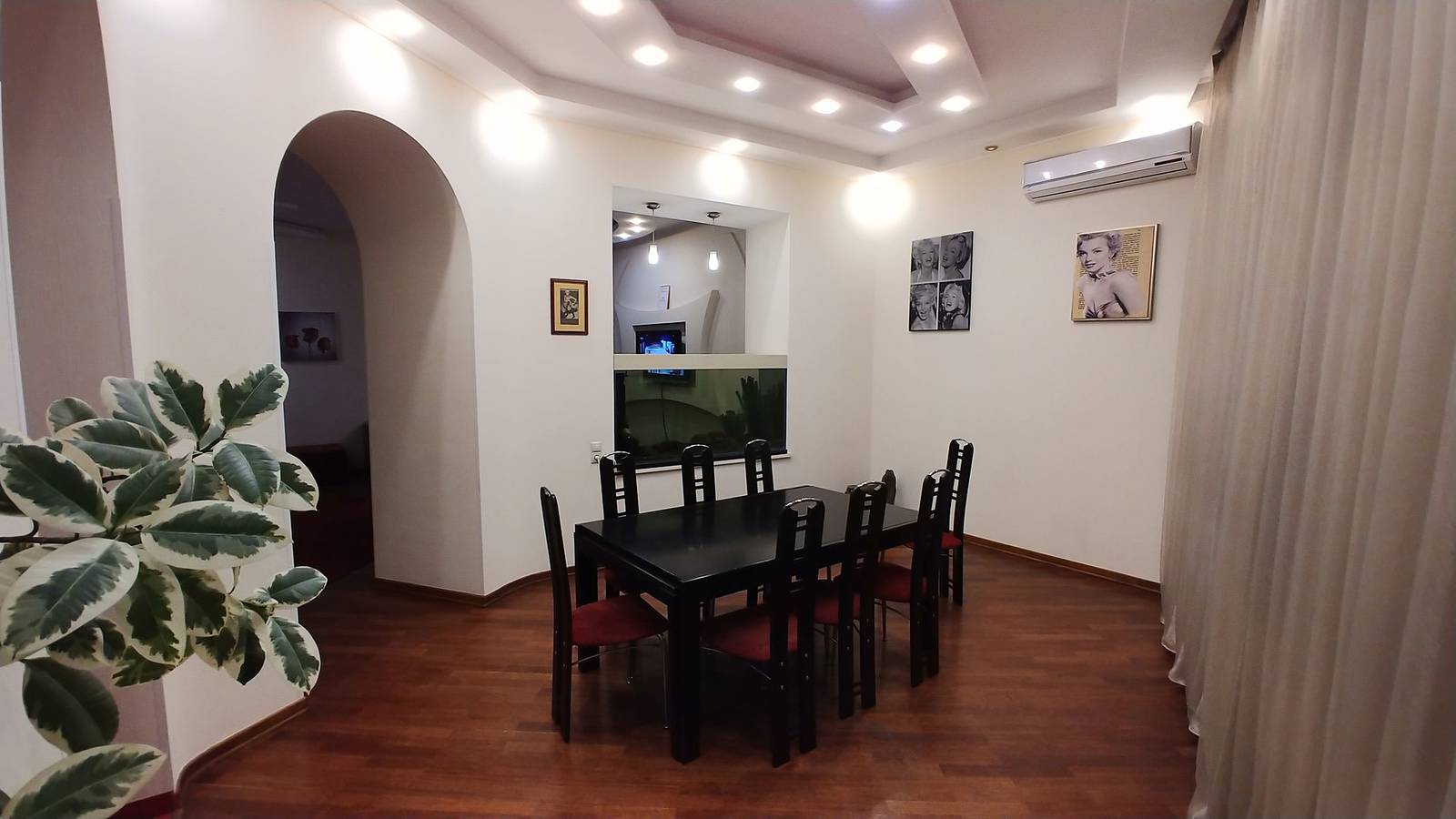 Apartamento vacacional entero, Three bedroom. Lux. 20a Shota Rustaveli St. Centre in Kiev, Ucrania