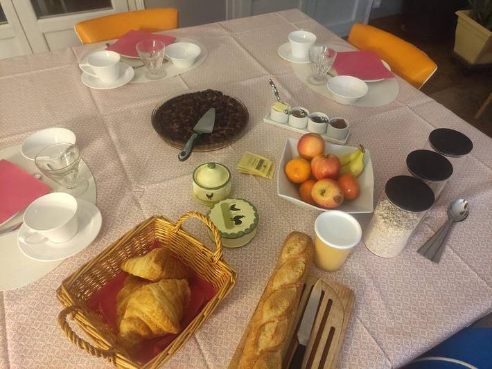 Maison d’hôte pour 5 personnes, avec vue ainsi que jardin et piscine, adapté aux familles à Givry - 2