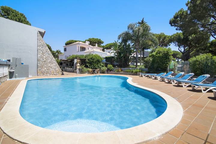 Villa Verte em Vilamoura, Pet-Friendly, com piscina e Wi-Fi. Golfers e eventos bem-vindos. in Quarteira, Distrito de Faro