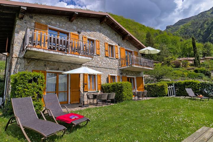 Appartamento per 4 persone, con Terrazza e Giardino nonché Vista lago a Idro