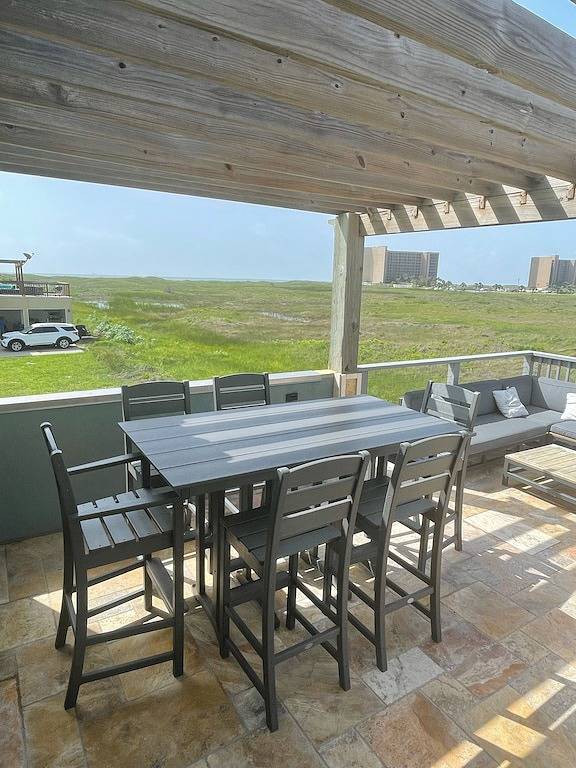 Vacation house for 12 people, with pool and hot tub as well as balcony in Corpus Christi