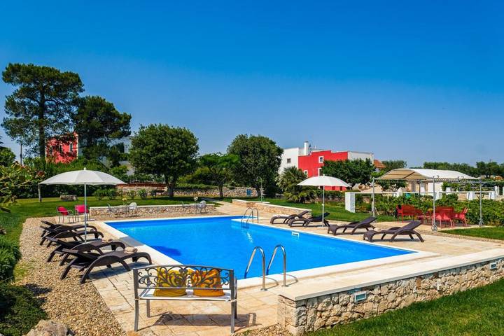 Villa per 14 persone, con giardino e panorama nonché piscina ad Alberobello