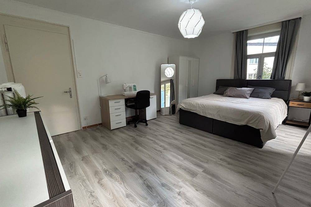 Ganze Wohnung, 3-Bedroom Apartment in a Villa, Erstfeld in Uri