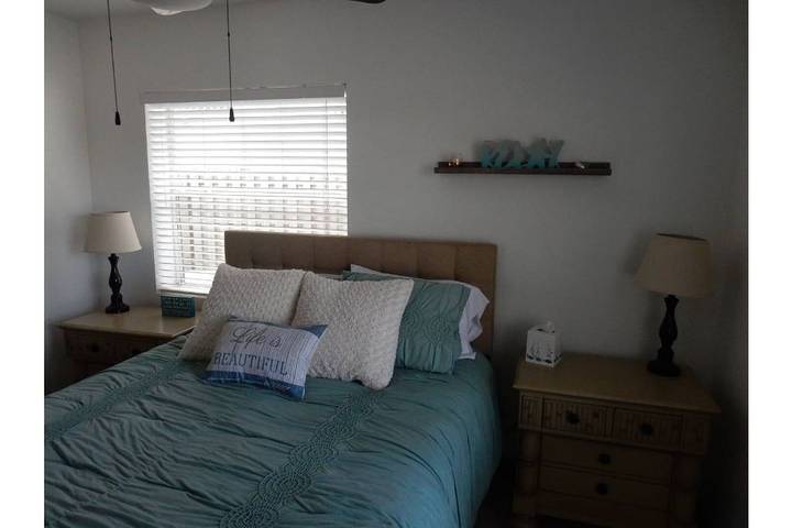 Vacation home for 8 people, with terrace and yard as well as hot tub, with pets in Fort Myers Beach