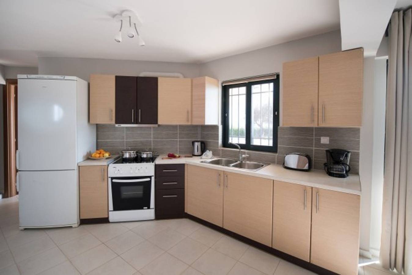 Entire apartment, Pearl Apartment with shared pool in Nikiana, Alexandros