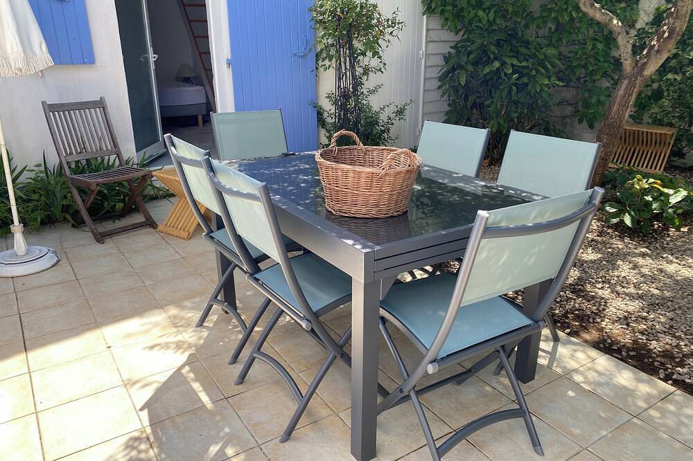 Bright single-storey house with enclosed garden in Les Portes-en-Ré in Les Portes-en-Ré, Ile de Re