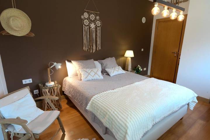 Gîte pour 2 personnes, avec piscine ainsi que vue et jardin dans Santo Estevão - 4