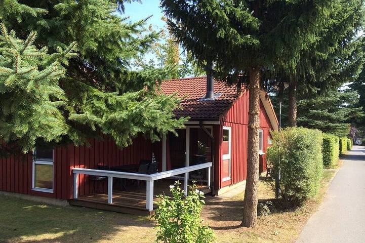 Ferienhaus für 4 Personen, mit Pool und Terrasse sowie Sauna, mit Haustier in Mirow