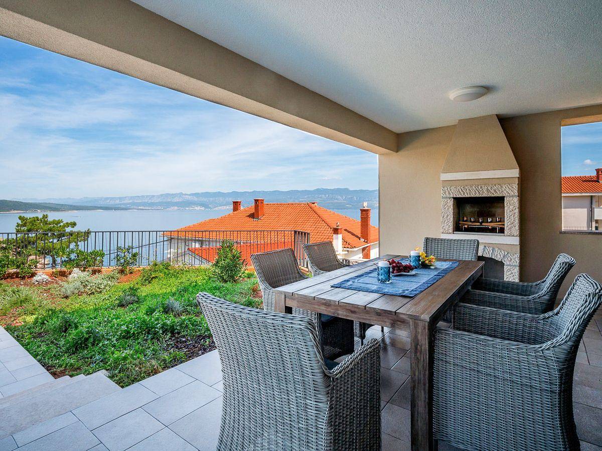 Villa für 6 Personen mit Terrasse in Vrbnik, Krk