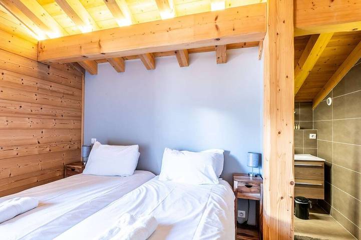 Chalet Cerf, Sleeps 10, Hot Tub, Ascension Immobilier in La Côte-d'Arbroz, Les Portes du Soleil