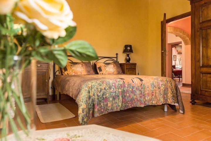 Casa vacanza per 13 persone, con Giardino e Piscina nonché Panorama a Terricciola