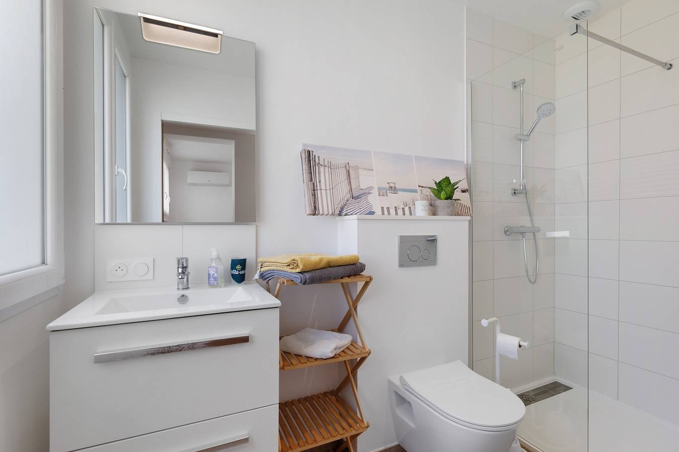 Gästezimmer Sous le Pin „Zimmer 4“ mit gemeinsamer Terrasse, Wlan und Klimaanlage in Olonne-sur-Mer, Les Sables-d'Olonne