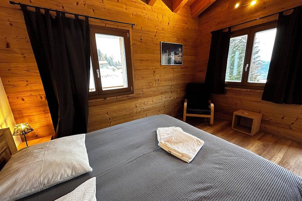 Spacious Chalet with outside Hot tub in 4Vallées ski resort in La Tzoumaz. in La Tzoumaz, Riddes
