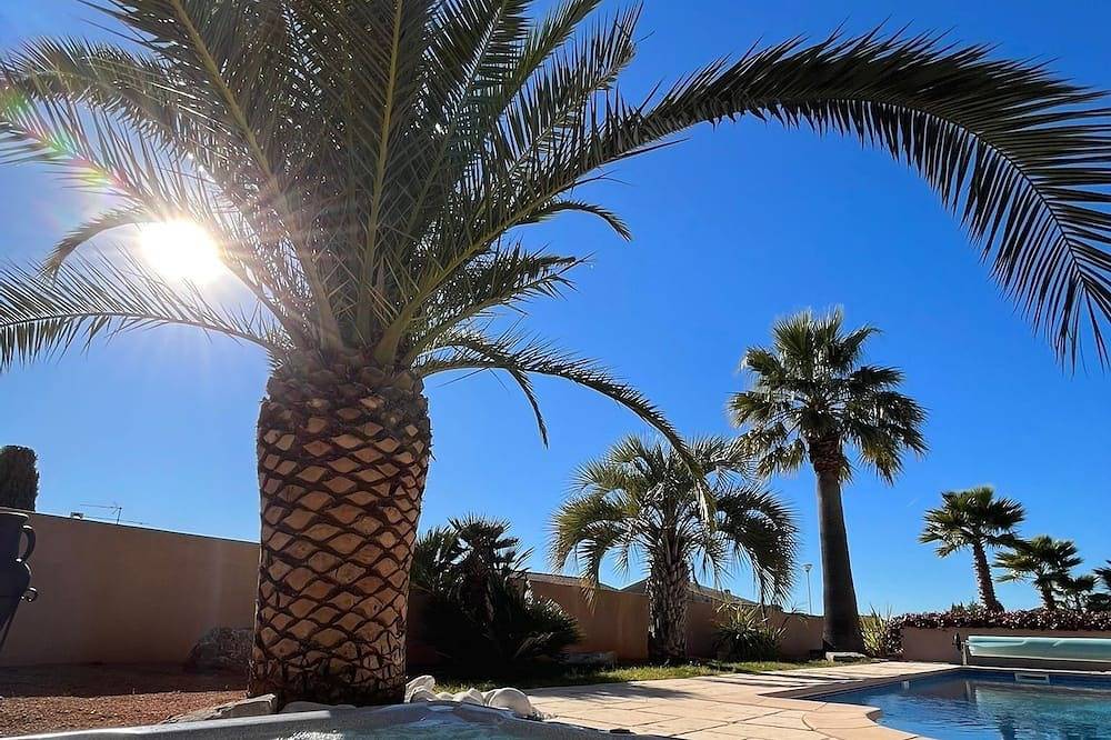 Appartement entier, Gîte les palmiers in Roquebrune-sur-Argens, Côte méditerranéenne (France)