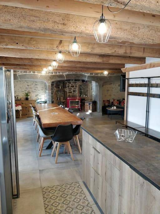 Location de vacances pour 15 personnes, avec Terrasse à Murat-le-Quaire