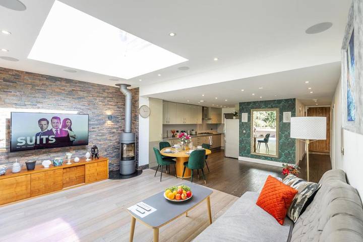 Apartment for 5 people, with garden, with pets in Guildford