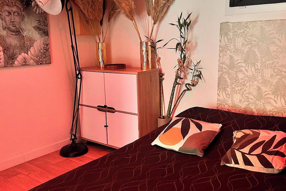 Entire apartment, Quiet accommodation facing the forest 10 min from Orly airport near Paris in Athis-Mons, Essonne