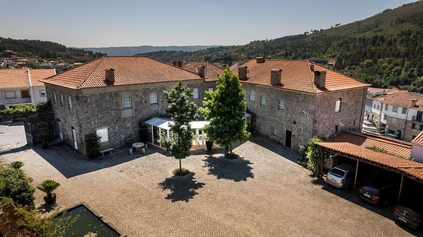 Maison d’hôte pour 3 personnes, avec Terrasse ainsi que Jardin et Piscine à Lamego