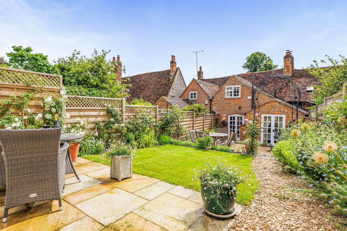 Cottage Sleeps 4 with Enclosed Garden in Turville, Chiltern Hills