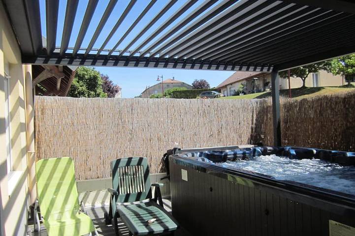 Gîte pour 6 personnes, avec jacuzzi et terrasse à They-sous-Montfort