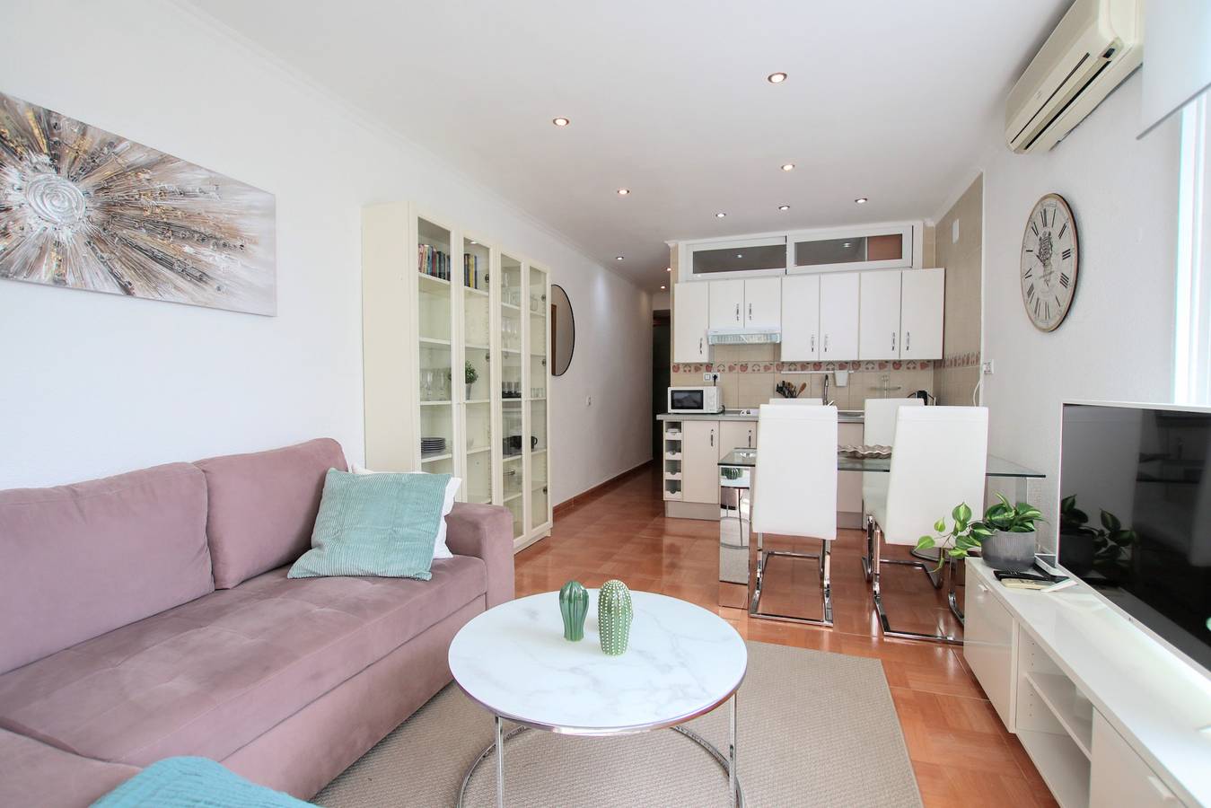 Entire apartment, Apartamento Crespo in Playa El Bajondillo, Torremolinos