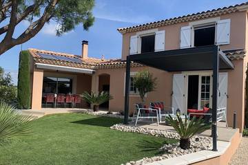 Gîte pour 6 personnes, avec jacuzzi et jardin à Entraigues-sur-la-Sorgue
