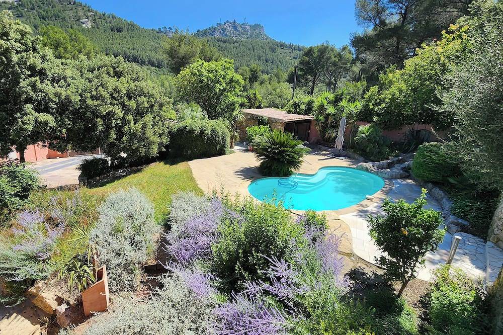 Carpe Diem- Mas150m2 Clim.4 ch 8 Pl. Piscine Jardin Exotique+Balnéo Plages à 15' in Toulon, Côte méditerranéenne (France)