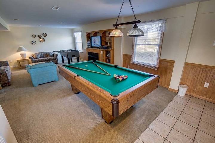 Vacation rental for 20 people, with balcony and hot tub in Nags Head