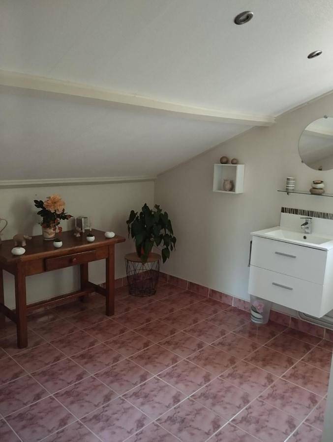Cottage pour 6 personnes, avec vue ainsi que piscine et terrasse à Calamane