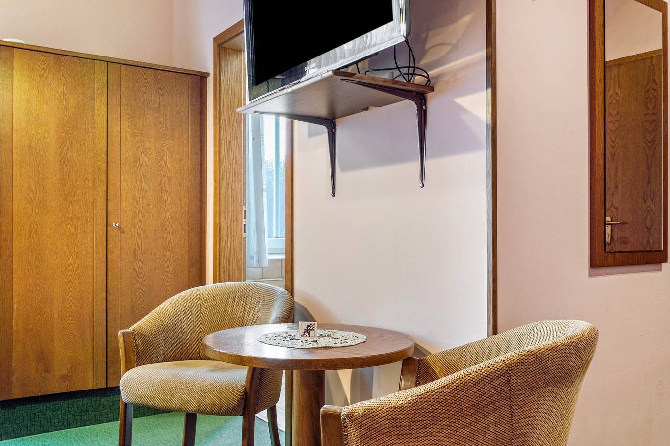 Habitación 6 / 3 - 4 camas con Wi-Fi in Lehrberg, Romantische Straße
