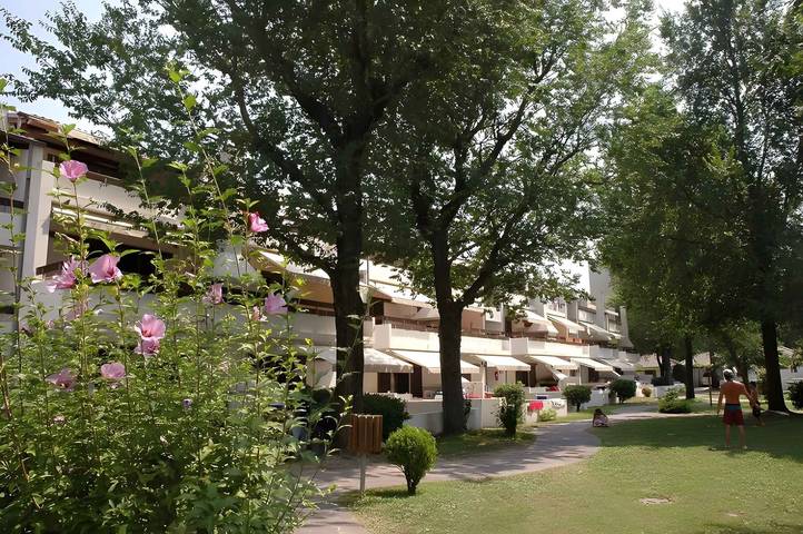 Bungalow für 4 Personen, mit Garten und Balkon in Lignano Sabbiadoro - 2