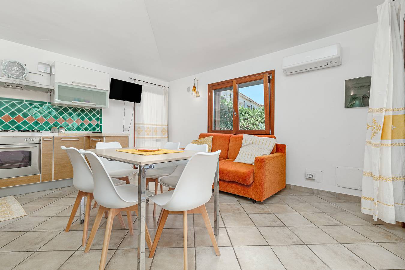 Ganze Wohnung, Ferienwohnung 'Villetta Vacanze Budoni' mit privater Terrasse, privatem Garten und Klimaanlage in Budoni, Olbia-Tempio
