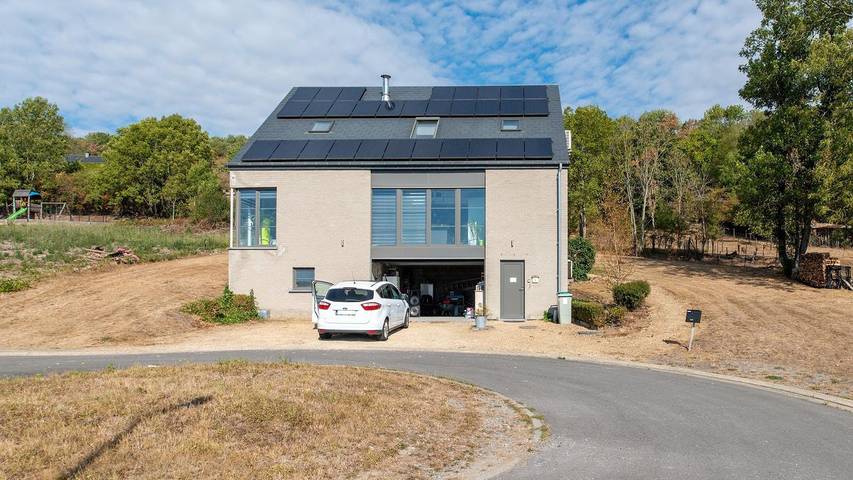 Vakantiehuis voor 6 personen, with zwembad and tuin as well as terras in Barvaux