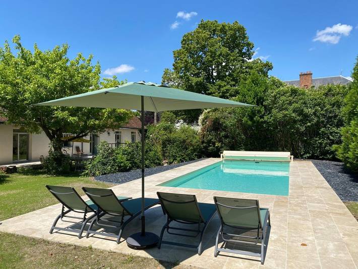 Gîte pour 12 personnes, avec terrasse ainsi que piscine et jardin - 1